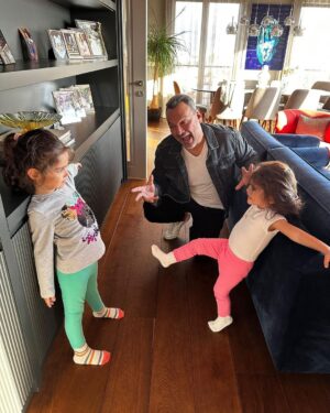 Ali Sunal Instagram - Hayatım kızlarım 🩵🧿🩵🧿🩵🧿