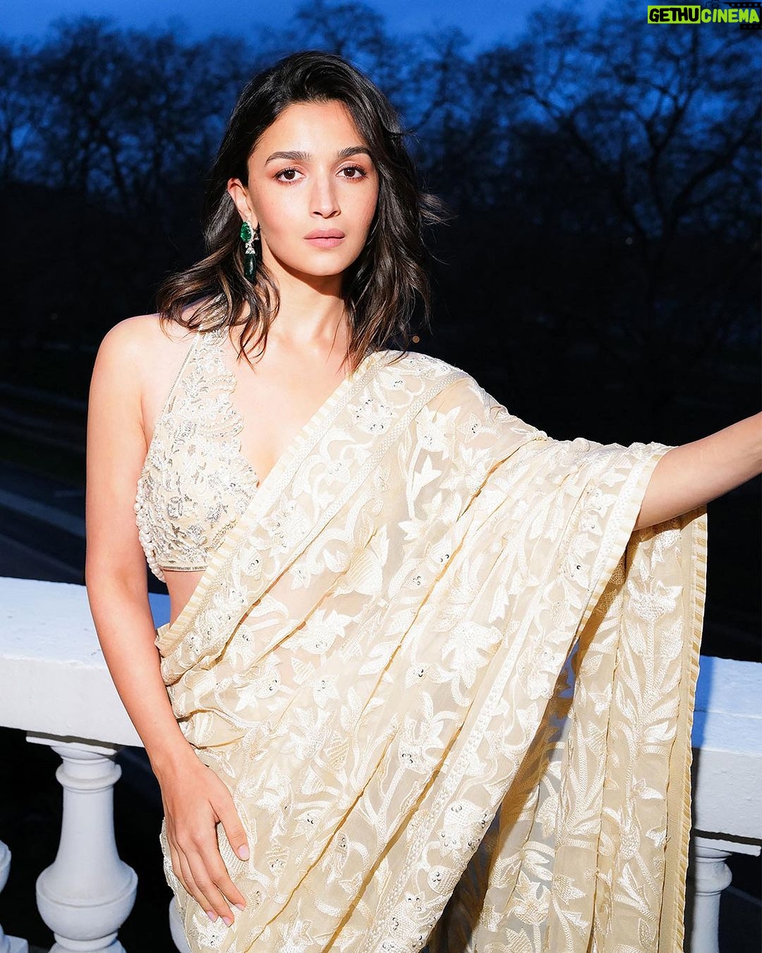 Alia Bhatt Instagram - I had the great pleasure of hosting an evening that was truly special, brimming with so much love, purpose, and hope. Thank you @mo_hotels for bringing our vision to life, and to @salaambbayorg for empowering and supporting young lives, providing them with what they need for a brighter tomorrow HOPE GALA 2024 ✨ #ImAFan @mo_hydepark