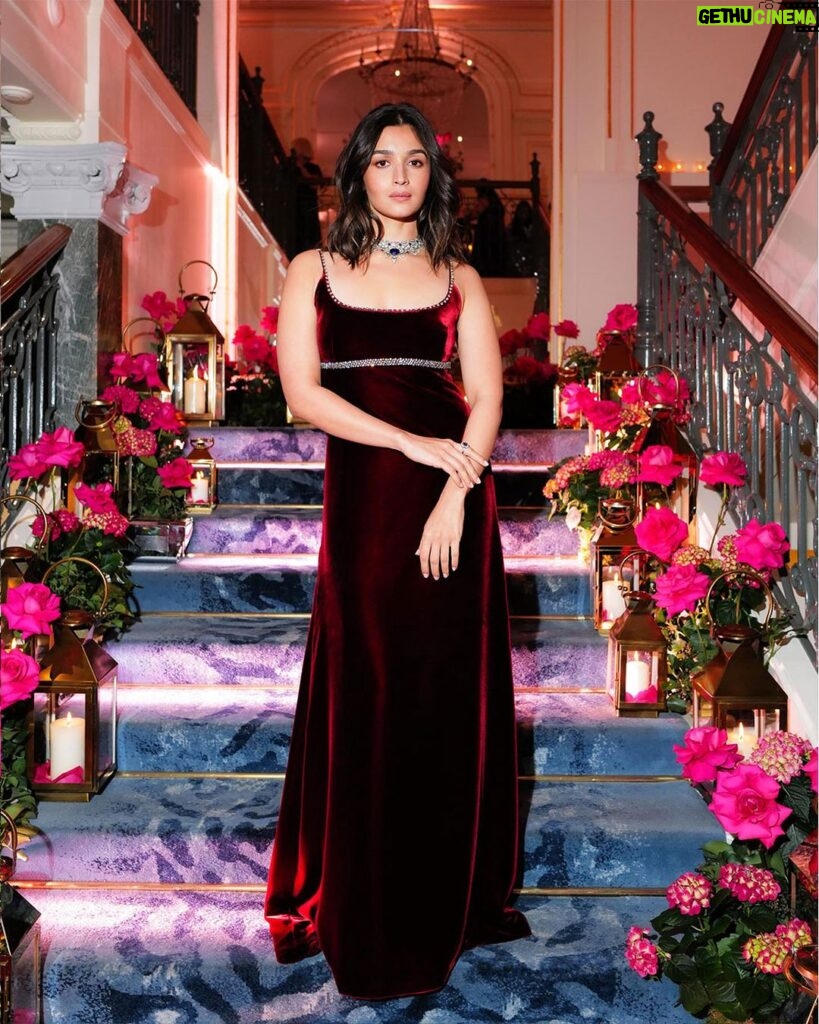 Alia Bhatt Instagram - I had the great pleasure of hosting an evening that was truly special, brimming with so much love, purpose, and hope. Thank you @mo_hotels for bringing our vision to life, and to @salaambbayorg for empowering and supporting young lives, providing them with what they need for a brighter tomorrow HOPE GALA 2024 ✨ #ImAFan @mo_hydepark