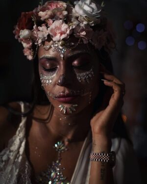 Alix Desmoineaux Instagram - Dilo con flores 💀🌺
