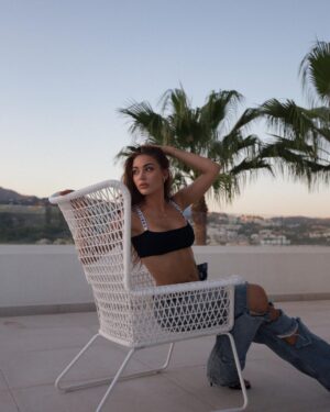 Alix Desmoineaux Instagram - 🦋