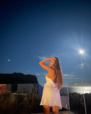 Alix Desmoineaux Instagram - Talking to the super moon 🌖🛸