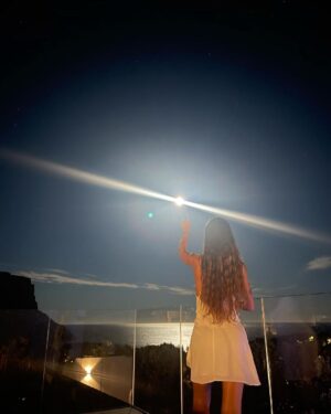Alix Desmoineaux Instagram - Talking to the super moon 🌖🛸