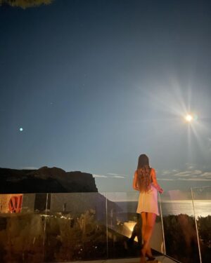 Alix Desmoineaux Instagram - Talking to the super moon 🌖🛸