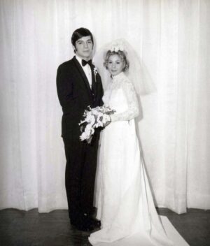 Alyssa Milano Instagram - My parents have been married for 55 years today! They started dating at 15 years old. They’ve been the example for many who have had the privilege of being in their lives and around their love. They mean the world to me and my brother and our spouses. They mean the world to their 4 grandkids. 

They are a miracle of a couple. I’m so blessed to have learned the meaning of love, marriage and parenting from watching them dance in the kitchen. 

I love you, mom and dad! Happy Anniversary. And many more. 🩷
