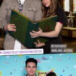 Alyssa Milano Instagram - Thanks to everyone who came out today. I loved seeing every one of you. ❤️❤️❤️ @thats4ent #90sconct24