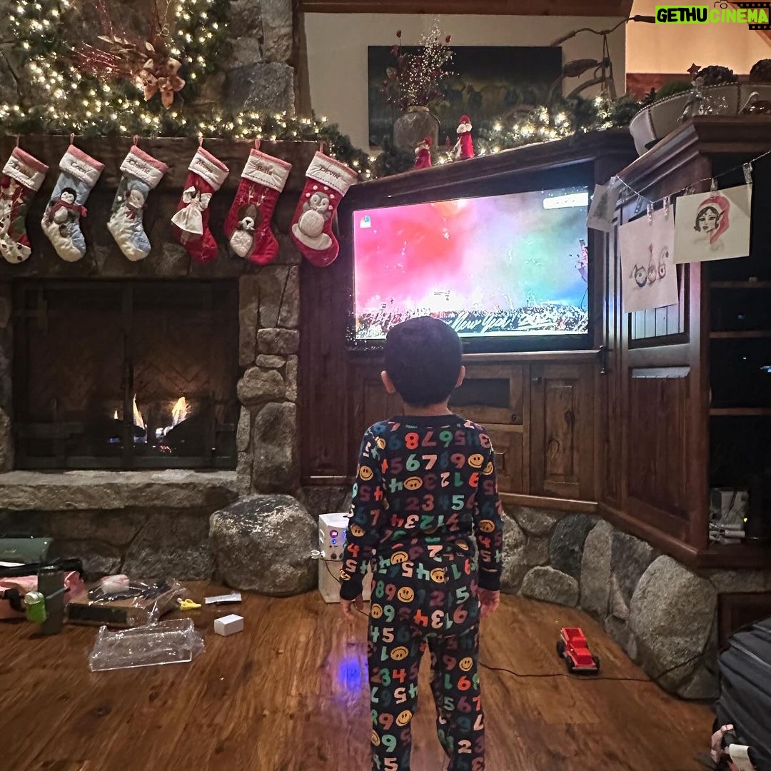 Alyssa Milano - 47.7K Likes - 2 0 2 4