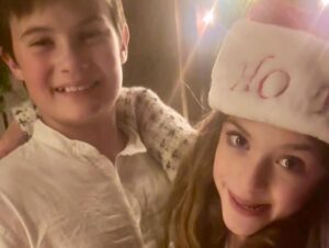 Alyssa Milano Instagram - Merry Christmas. 🎄❤️💚