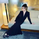 Alyssa Milano Instagram - I danced my ass off last night. Thank you to @eltonjohn @ejaf for having us. And Jay Z and Beyoncé for having me at the gold party. #oscars Jewelry: @rahaminovdiamonds   Clutch: @heliopolisaccessories   Shoes: @cultgaia   Dress: @interior.nyc   Styled by: @theclosetfiles   Make-up @antonmakeup using @reviveskincare @lauramercier @ardellbeauty   Hair: @jjhanousek Skin: @olehenriksen