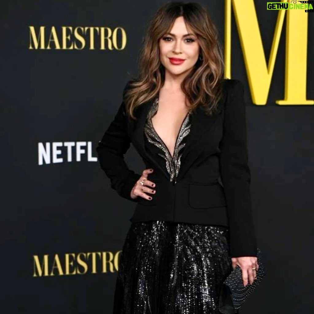 Alyssa Milano Instagram - M A E S T R O Premiere. This is a beautiful film. I’ve often said that it feels Ike no one sets out with the intention to make a classic film; something that will be studied in film school. Maestro is an instant classic. It is that good. @netflixfilm Thank you for making this movie. Carey Mulligan, Bradley Cooper, @maya_hawke, @mattbomer @sarahkatesilverman, took my breath away. I am not being hyperbolic. It’s the kind of movie you can’t stop thinking about. Please watch it on Netflix. Or better yet, if it’s playing in a theater near you—go see it on the big screen. Skirt: @dorotheeschumacher Blazer: @alexandermcqueen Shoes: @larroude Clutch: @jimmychoo Styling: @theclosetfiles Hair: @natalie.paz.lane Make up: Me, using @fentybeauty, @cledepeaubeauteus @hauslabs @lancomeofficial Academy Museum of Motion Pictures