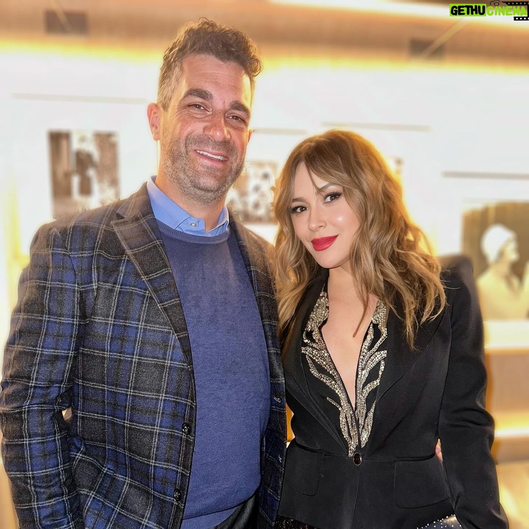 Alyssa Milano Instagram - M A E S T R O Premiere. This is a beautiful film. I’ve often said that it feels Ike no one sets out with the intention to make a classic film; something that will be studied in film school. Maestro is an instant classic. It is that good. @netflixfilm Thank you for making this movie. Carey Mulligan, Bradley Cooper, @maya_hawke, @mattbomer @sarahkatesilverman, took my breath away. I am not being hyperbolic. It’s the kind of movie you can’t stop thinking about. Please watch it on Netflix. Or better yet, if it’s playing in a theater near you—go see it on the big screen. Skirt: @dorotheeschumacher Blazer: @alexandermcqueen Shoes: @larroude Clutch: @jimmychoo Styling: @theclosetfiles Hair: @natalie.paz.lane Make up: Me, using @fentybeauty, @cledepeaubeauteus @hauslabs @lancomeofficial Academy Museum of Motion Pictures