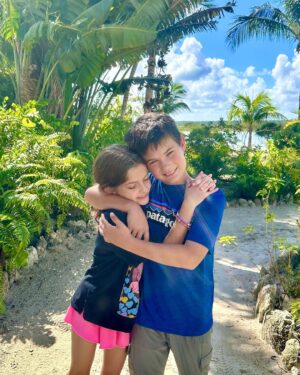 Alyssa Milano Instagram - Thanksgiving vacation carousel. Much needed family time complete with healing sea water; rainbows, friends, theater, snuggles, love and hope.

I’m so completely in awe of life and feel real guilt to even be able post this when there is so much pain and collective trauma in the world. Please forgive me if this post comes off as insensitive.

I continue to pray for peace and for children throughout the world to have what they need to not only survive…but to thrive.

I’m grateful for all of you.