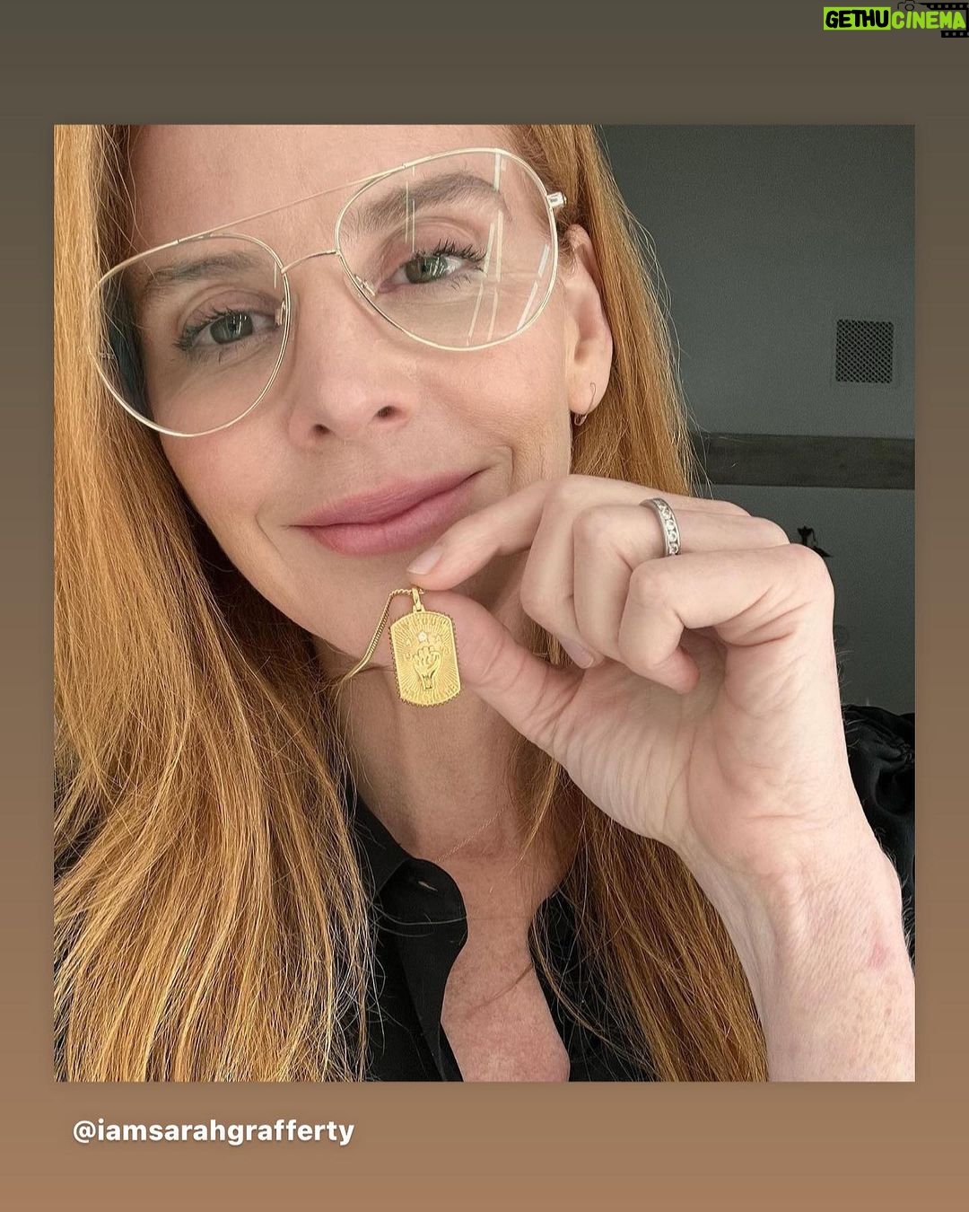 Alyssa Milano Instagram - Check you voter registration! I designed these two pieces of jewelry with @aweinspired. For a limited time they are available at aweinspired.com. 100% of the proceeds go to Planned Parenthood and Girl Up. β€οΈπ€πΌπ