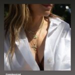 Alyssa Milano Instagram - Check you voter registration! I designed these two pieces of jewelry with @aweinspired. For a limited time they are available at aweinspired.com. 100% of the proceeds go to Planned Parenthood and Girl Up. ❤️🤟🏼😘