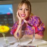 Alyssa Milano Instagram - Many thanks to the @alicepaulinstitute for presenting me with this beautiful award for my work on trying to get the ERA published in the constitution. Sending an abundance of appreciation to the women who came before me and an abundance of love for @kate_kelly_esq, @generationratify @eracoalition @coribush @ayannapressley for doing the heavy lifting. And to all of the wonderful women (and the few men) who came to support the API and the evening in general—I appreciate you and the way you fight for “ordinary equality”. And thank you to @dadofthedecade and @alecledd for being my support humans. I love you both. (The most.) Beauty credits in next post. Hotel Zena