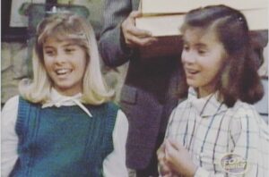Alyssa Milano Instagram - 🚨My beautiful friend, @_nicole_eggert , is fighting breast cancer and is struggling to raise her two daughters and deal with medical expenses. 

Please consider making a donation to her #gofundme so she doesn’t have to worry about this and can just focus on fighting cancer. 

Link in bio & stories 
https://www.gofundme.com/f/nicole-eggert-needs-your-help