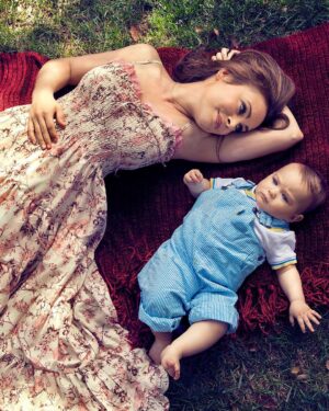 Alyssa Milano Instagram - #nationalsonday you say? Don’t mind if I do! @milobugliari, there are no words. You make my heart swell with pride. Everything in my life happened so I would be ready for you. Someday I’ll tell you all the stories, son. I love you. -mommy #morherhood