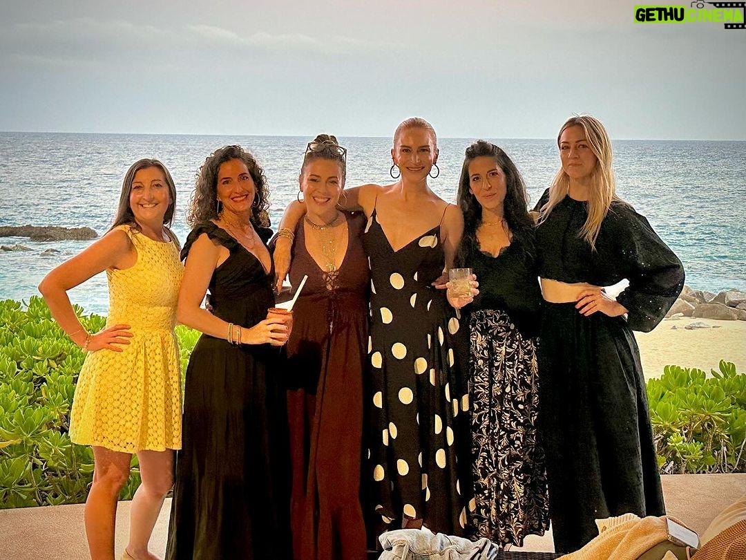 Alyssa Milano Instagram - Happy Galentine’s Day to all the women in my life who inspire me to think more critically, love more patiently, work more passionately, and live more unapologetically. You are everything.