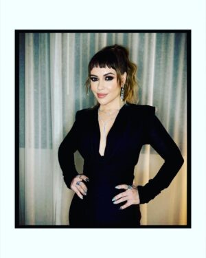 Alyssa Milano Instagram - I danced my ass off last night. Thank you to @eltonjohn @ejaf for having us. And Jay Z and Beyoncé for having me at the gold party. #oscars 

Jewelry:
@rahaminovdiamonds
 
Clutch:
@heliopolisaccessories
 
Shoes:
@cultgaia
 
Dress:
@interior.nyc
 
Styled by:
@theclosetfiles
 
Make-up
@antonmakeup using @reviveskincare @lauramercier @ardellbeauty 
 
Hair:
@jjhanousek

Skin:
@olehenriksen