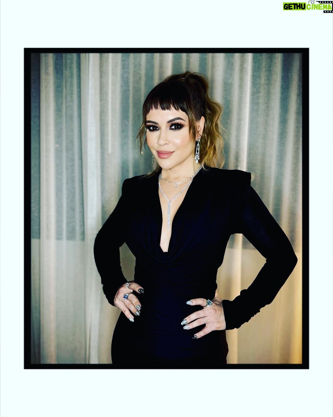 Alyssa Milano - 37.2K Likes - I danced my ass off last night. Thank you to @eltonjohn @ejaf for having us. And Jay Z and BeyoncΓ© for having me at the gold party. #oscars
Jewelry:
@rahaminovdiamonds
Β
Clutch:
@heliopolisaccessories
Β
Shoes:
@cultgaia
Β
Dress:
@interior.nyc
Β
Styled by:
@theclosetfiles
Β
Make-up
@antonmakeup using @reviveskincare @lauramercier @ardellbeauty
Β
Hair:
@jjhanousek
Skin:
@olehenriksen