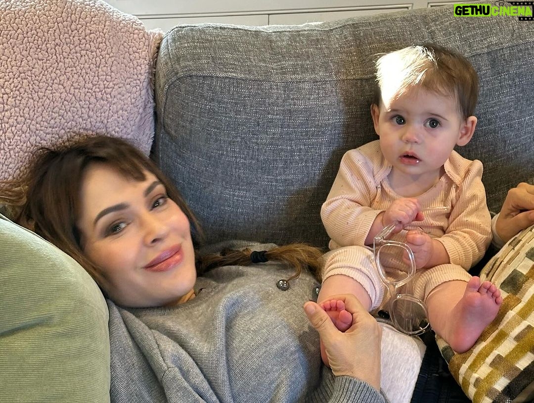 Alyssa Milano Instagram - Happy Galentine’s Day to all the women in my life who inspire me to think more critically, love more patiently, work more passionately, and live more unapologetically. You are everything.