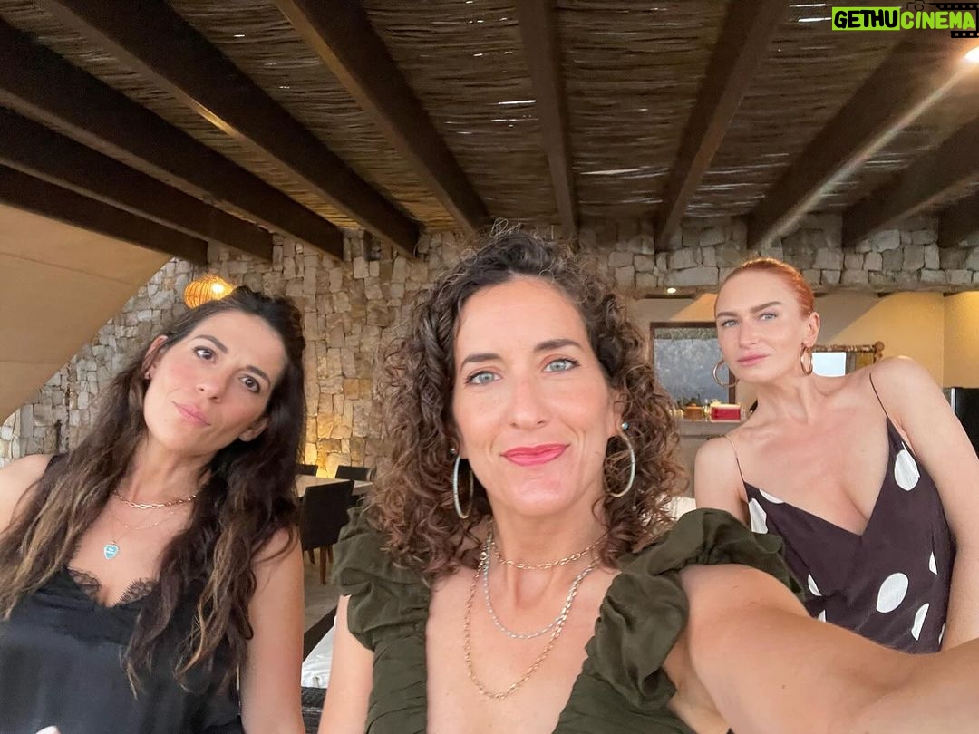 Alyssa Milano Instagram - Happy Galentine’s Day to all the women in my life who inspire me to think more critically, love more patiently, work more passionately, and live more unapologetically. You are everything.