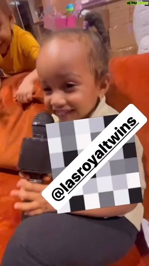 Amara 'La Negra' Instagram - Mis Artistas! My Singers! 🎉🤠@lasroyaltwins