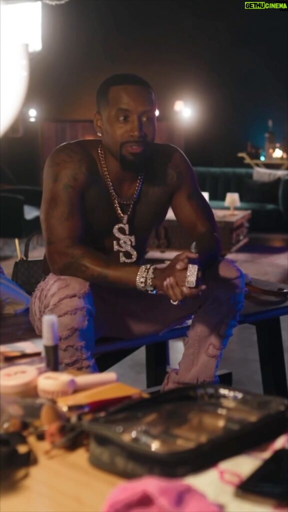 Amara 'La Negra' Instagram - Do you Think I Should Give @Safaree a Chance? Can Man Actually Change? @vh1 @loveandhiphop Does it take the right Woman to Better a Man? Do we make a good couple? Well Then What you think about our song together?🎶 Saw The Video yet? Link in Bio ☝🏾