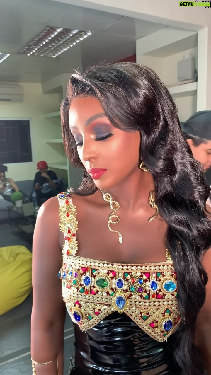Amara 'La Negra' Instagram - Pa Llegar a Este Nivel Tiene Que Nacer de Nuevo! Dile Tú Stylist: @bramtco Maquillaje: @glambyrob_ Peinado: @irlandiahairstyles_ Top: @gianninaazar Vestido: @emeka_rd Jewelry: @dejewelry_rd