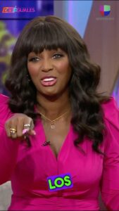 Amara 'La Negra' Instagram - @amaralanegraaln se emociona y comienza a llorar ante el testimonio de padres amorosos y cariñosos hacia sus hijos. 🥺 Visiblemente emocionada felicita a los hombres que acompañan incondicionalmente a sus familias en las dificultades y no abandonan la senda del afecto. ❤️ ¿Cuál crees tú que sea la causa del llanto de @amaralanegraaln? 😢 ¿La historia de sus hijas?