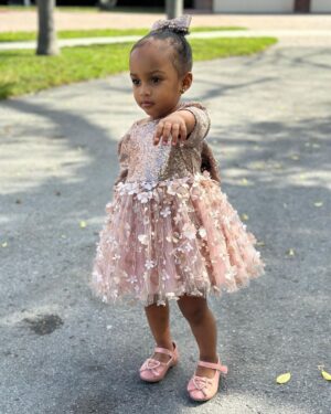 Amara 'La Negra' Instagram - My Little Ladies!  @lasroyaltwins So Bougie with There Babies Hermes Purse from @coolkidznyc I’m so In love with them.. Enamorada de Mis Bebés 👧🏽👧🏽 #SumajestadRoyalty #SualtezaEmpress 
Dress; @rubybellebaby
