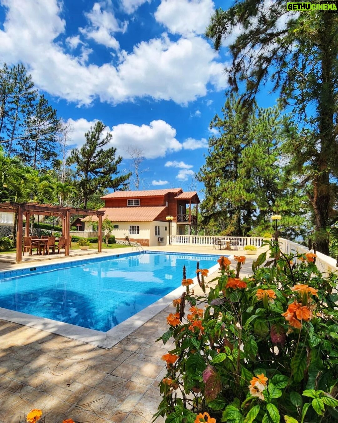 Amara 'La Negra' Instagram - @lasroyaltwinsempire Este es Otro de las Villas Que les Recomiendo Imagínate despertar en Este Paraíso en Bonao, RD 🇩🇴 #LaCumbre Disponible Para Rentar #Airbnb También Si Quieres disfrutar del Campo y las montañas ⛰️ te Invito q conocer @lasroyaltwinsempire 📍La Cumbre @lasroyaltwinsempire 4 habitaciones Jacuzzi Piscina Vista a las montañas Terraza Áreas verdes parqueo Y Un súper precio de apertura OJO: fuera de lo que es la renta de alquiler, estamos vendiendo la propiedad, interesados⬇️😉 Más info ⬇️ 👩🏻💼Wanda Medina Travels Confortables RD 📲849-212-3075 @lasroyaltwinsempire @amaralanegraaln @lasroyaltwins @sarinefeliz @travelsconfortablesrd