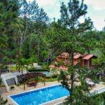 Amara 'La Negra' Instagram - @lasroyaltwinsempire Este es Otro de las Villas Que les Recomiendo Imagínate despertar en Este Paraíso en Bonao, RD 🇩🇴 #LaCumbre Disponible Para Rentar #Airbnb También Si Quieres disfrutar del Campo y las montañas ⛰️ te Invito q conocer @lasroyaltwinsempire 📍La Cumbre @lasroyaltwinsempire 4 habitaciones Jacuzzi Piscina Vista a las montañas Terraza Áreas verdes parqueo Y Un súper precio de apertura OJO: fuera de lo que es la renta de alquiler, estamos vendiendo la propiedad, interesados⬇️😉 Más info ⬇️ 👩🏻‍💼Wanda Medina Travels Confortables RD 📲849-212-3075 @lasroyaltwinsempire @amaralanegraaln @lasroyaltwins @sarinefeliz @travelsconfortablesrd