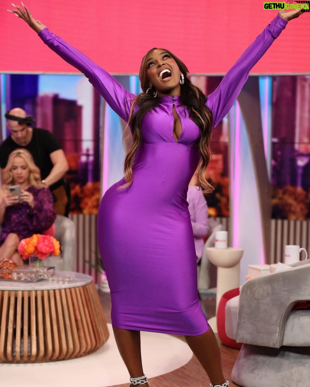 Amara ‘La Negra’ Instagram – Me Siento Orgullosa de Mi y Tu? I Feel 