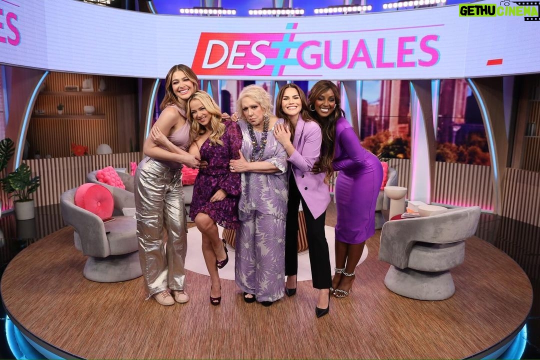 Amara 'La Negra' Instagram - Feliz Lunes Mi gente Bella! Arriba!!! Nos Vemos Hoy a Las 2pm por @univision @desiguales.tv Tus Mejores Amigas! Ya nunca te sentirás Sola.