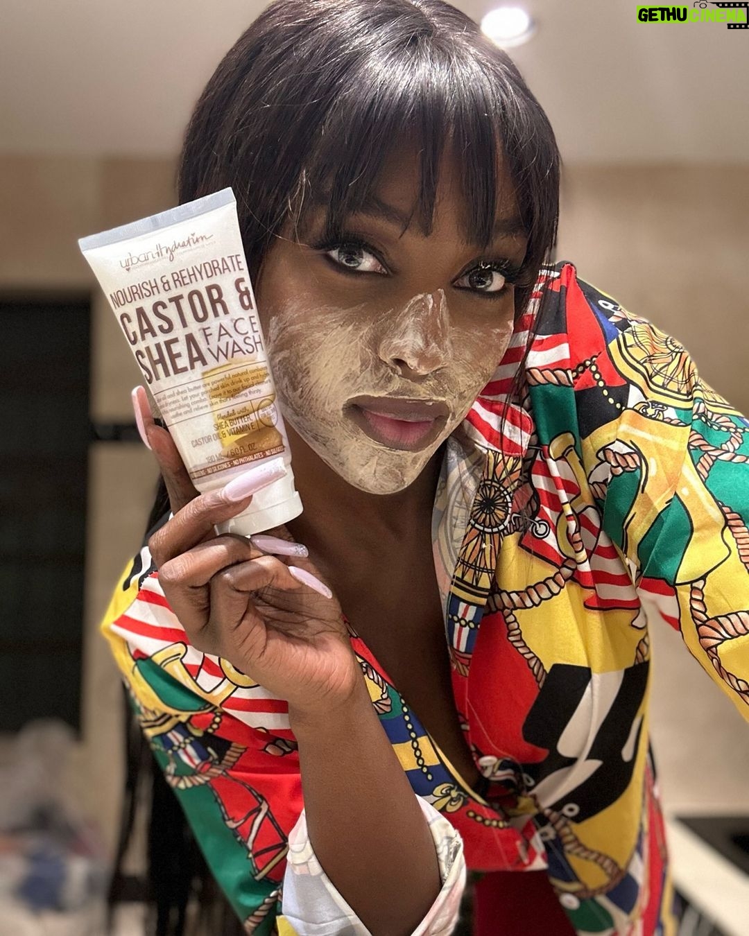 Amara 'La Negra' Instagram - Don’t let dry skin hold you back! I’m obsessed with @urbanhydration’s Castor&Shea line. It’s my go-to for that flawless, hydrated glow. Look for it at @Walmart. ¡No dejes que la piel seca te detenga! Estoy obsesionada con la línea Castor&Shea de @urbanhydration. Es mi secreto para ese brillo impecable e hidratado que tanto amo. Búscalo en @Walmart. #UrbanHydration #CastorAndShea #skincare #DrySkin #CastorOil #SheaButter