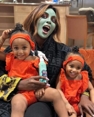 Amara 'La Negra' Instagram - Twin tangles trouble? with @UrbanHydration’s Breath of Fresh Hair Detangler, these little divas’ curls stay smooth & happy.
 
¿gemelas con cabellos enredados? Con el Detangler Breath of Fresh Hair de @UrbanHydration, los rizos de estas pequeñas divas se mantienen suaves y felices.
 
#CurlyTwins #NaturalCurls #MomLifeMagic #LetYourCurlsCreathe #CurlyHair #UrbanHydration @lasroyaltwins