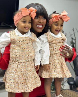 Amara 'La Negra' Instagram - I was Keeping it a Secret but I Bought Another House! 🎉🏡 Securing My Babies Future! @lasroyaltwins Thank you @nancigilbert For Helping Me Find The Perfect Home for my Family. #BossMoves Adding Properties to my Portfolio @lasroyaltwinsempire 

¡Lo mantuve en secreto pero compré otra casa! 🎉🏡 ¡Asegurando el futuro de mis bebés! @lasroyaltwins Gracias @nancigilbert por ayudarme a encontrar el hogar perfecto para mi familia. #BossMoves Agregando propiedades a mi cartera @lasroyaltwinsempire