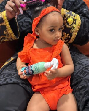 Amara 'La Negra' Instagram - Twin tangles trouble? with @UrbanHydration’s Breath of Fresh Hair Detangler, these little divas’ curls stay smooth & happy.
 
¿gemelas con cabellos enredados? Con el Detangler Breath of Fresh Hair de @UrbanHydration, los rizos de estas pequeñas divas se mantienen suaves y felices.
 
#CurlyTwins #NaturalCurls #MomLifeMagic #LetYourCurlsCreathe #CurlyHair #UrbanHydration @lasroyaltwins