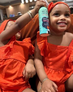 Amara 'La Negra' Instagram - Twin tangles trouble? with @UrbanHydration’s Breath of Fresh Hair Detangler, these little divas’ curls stay smooth & happy.
 
¿gemelas con cabellos enredados? Con el Detangler Breath of Fresh Hair de @UrbanHydration, los rizos de estas pequeñas divas se mantienen suaves y felices.
 
#CurlyTwins #NaturalCurls #MomLifeMagic #LetYourCurlsCreathe #CurlyHair #UrbanHydration @lasroyaltwins