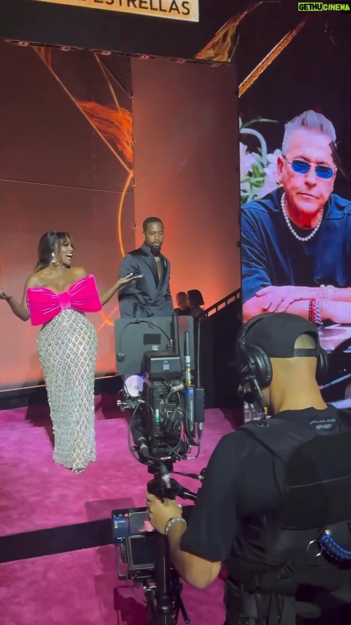 Amara 'La Negra' Instagram - Gracias al Público por tanto Amor y tanto cariño los Amo! Que lindo me sentí llegar a la alfombra de @premiolonuestro y sentir esa energía del público! Estoy enfocada y trabajando bien Duro! Este año voy a dar de qué hablar! Apenas estamos empezando! @safaree This is just the beginning of great things to come! Welcome to my world! You officially Latino Now! Let’s Keep Letting our light Shine Bright! Designer: @valentinoomar PR: @justvladyg Ft: @safaree #SAFARI Link on bio Download it now!