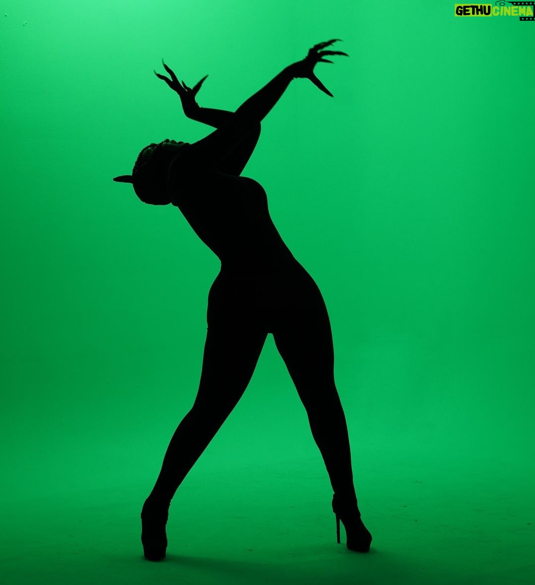 Amara 'La Negra' Instagram - The Count Down Has Begun. 2/14 Solo Faltan 2 Días.