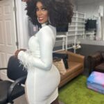 Amara 'La Negra' Instagram - Mi Mamá @mamianalamama1 Siempre Me Decía “Tranquila Mija que el que ríe de último ríe mejor! Dios tiene el control y el tiempo de Dios es perfecto tu tranquila enfocada disciplinada que cuando menos te lo esperes Dios te va a sorprender y te va a dar lo que tanto has anhelado por lo que tanto has trabajado desde chiquita!” No le pongo límites a Mis sueños y a mis metas! Trabajo sin descansar porque tengo fe’ en mi y lo que se que algún día voy a lograr! Dress: @allthingscherish @desiguales.tv @uninoticias