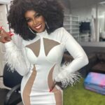 Amara 'La Negra' Instagram - Mi Mamá @mamianalamama1 Siempre Me Decía “Tranquila Mija que el que ríe de último ríe mejor! Dios tiene el control y el tiempo de Dios es perfecto tu tranquila enfocada disciplinada que cuando menos te lo esperes Dios te va a sorprender y te va a dar lo que tanto has anhelado por lo que tanto has trabajado desde chiquita!” No le pongo límites a Mis sueños y a mis metas! Trabajo sin descansar porque tengo fe’ en mi y lo que se que algún día voy a lograr! Dress: @allthingscherish @desiguales.tv @uninoticias