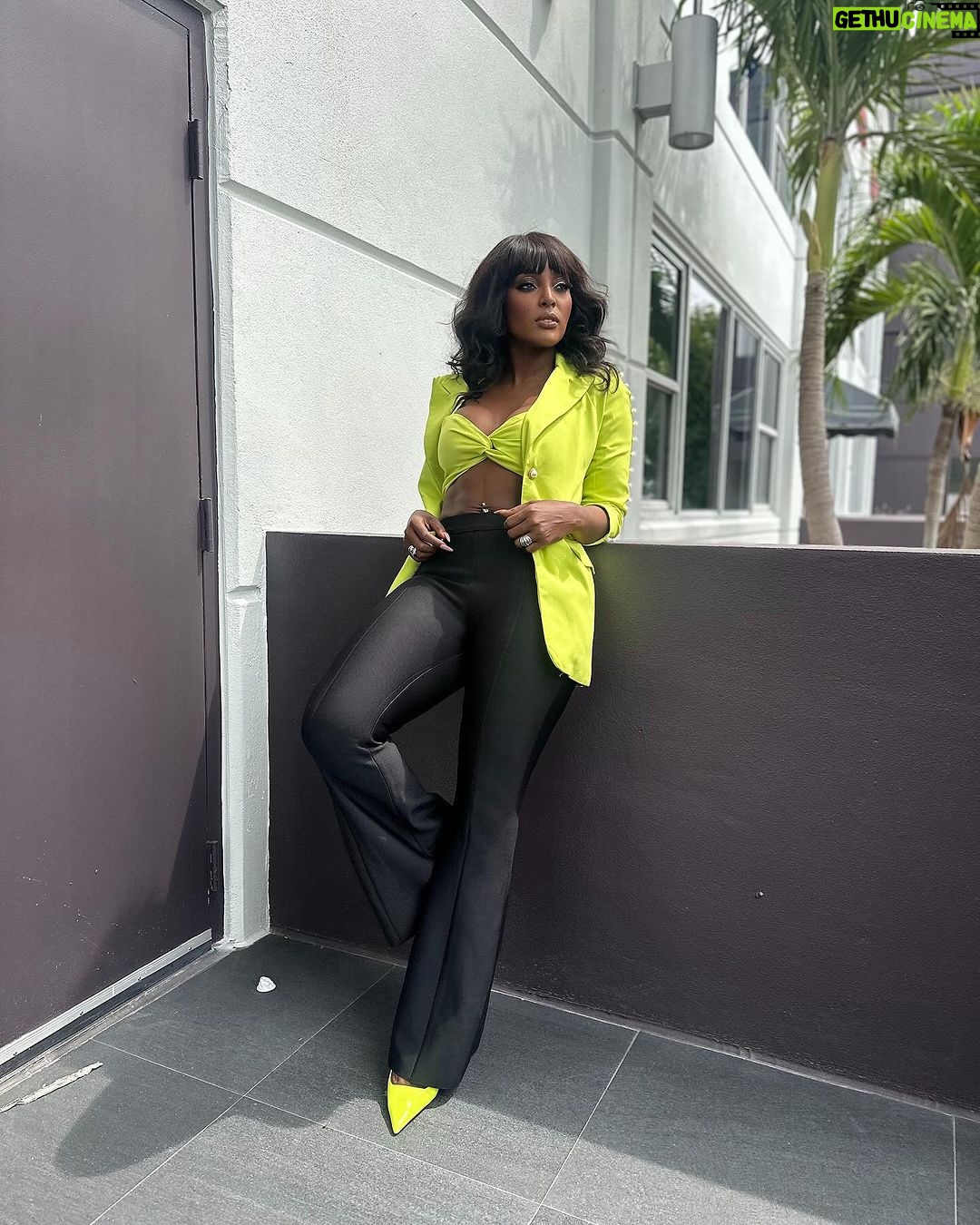 Amara 'La Negra' Instagram - Growth… Crecimiento… @dress2envii @palomaduluc @dramaticgroup