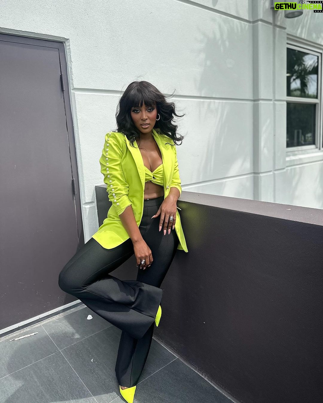 Amara 'La Negra' Instagram - Growth… Crecimiento… @dress2envii @palomaduluc @dramaticgroup