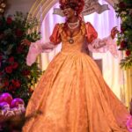 Amara 'La Negra' Instagram - Xica da Amara - 👸🏾 La telenovela brasileña de Xica Da Silva, protagonizada por Taís Araújo y Víctor Wagner, fue un fenómeno mundial que marcó una época hace casi 30 años. Este fin de semana, la actriz sorprendió a sus seguidores al recrear el look victoriano de su personaje. La estrella de 45 años publicó varios videos y fotos en sus redes sociales mostrando el momento en el que un equipo de estilistas le ponían la icónica peluca de color rubio platinado adornada con broche de perlas y accesorios a juego.