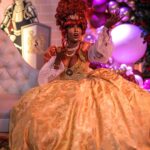 Amara 'La Negra' Instagram - Xica da Amara - 👸🏾 La telenovela brasileña de Xica Da Silva, protagonizada por Taís Araújo y Víctor Wagner, fue un fenómeno mundial que marcó una época hace casi 30 años. Este fin de semana, la actriz sorprendió a sus seguidores al recrear el look victoriano de su personaje. La estrella de 45 años publicó varios videos y fotos en sus redes sociales mostrando el momento en el que un equipo de estilistas le ponían la icónica peluca de color rubio platinado adornada con broche de perlas y accesorios a juego.
