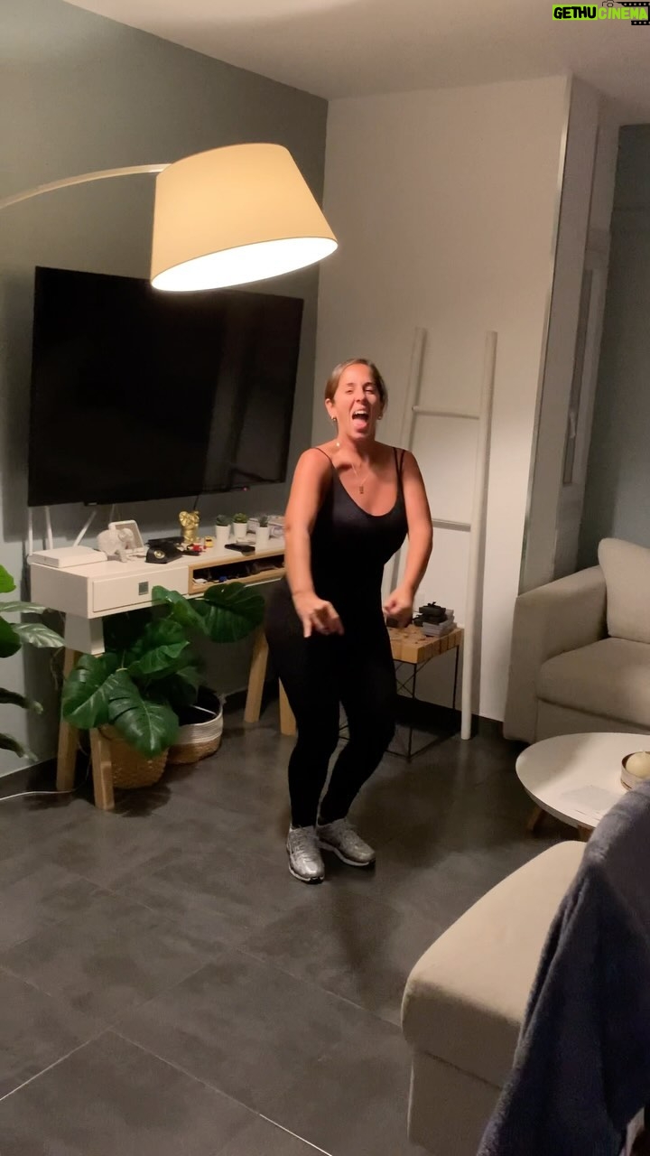 Anabel Pantoja Instagram - No me gusta la Navidad, pero si es 💃🏽 es mucho mejor 👏🏻 @asicantajerezennavidad2022 @currosantos_ @luisdeperikin_oficial @joseletemayeta @junqueracortes_