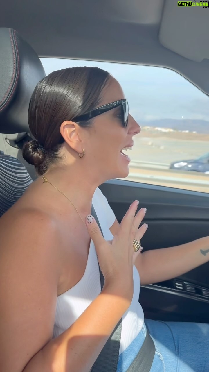 Anabel Pantoja Instagram - AMO: cantar o gritar canciones de toda la vida 🥹 @cristiancastro ✨✨